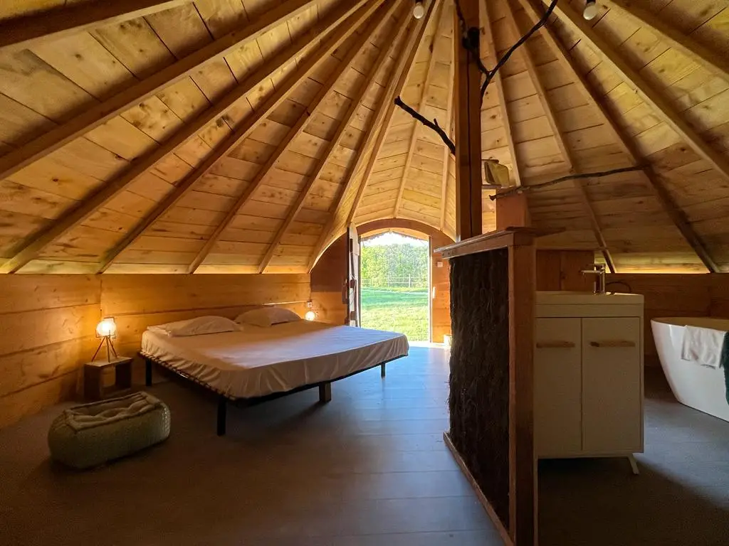 Location nuit insolite tipi & hutte proche de Mont-de-Marsan